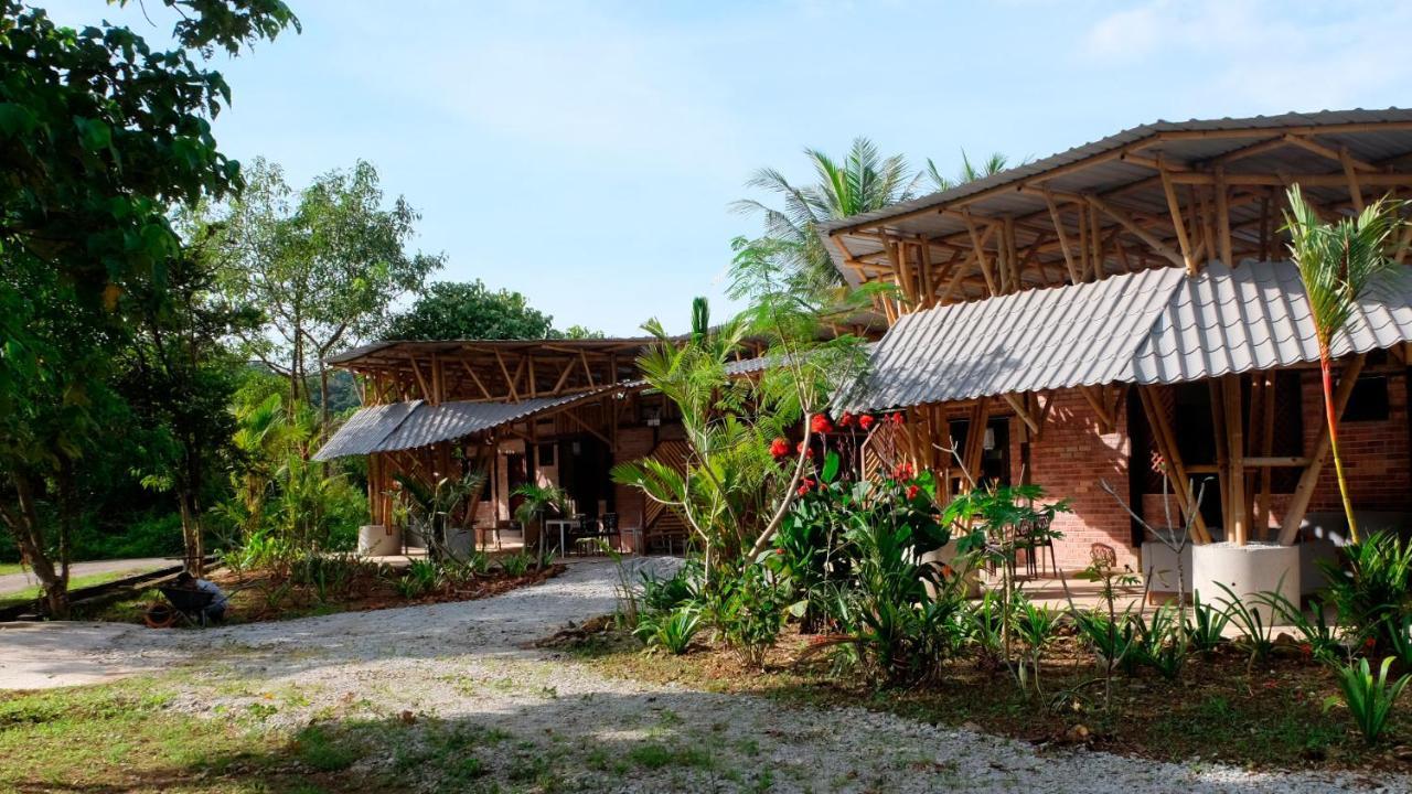 Bamboo Cottage Langkawi بانتايْ تْشينانغ المظهر الخارجي الصورة
